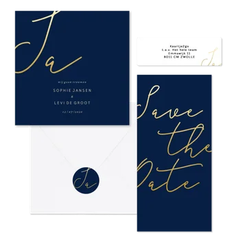 Donkerblauwe trouwset met gouden sierlijke typografie